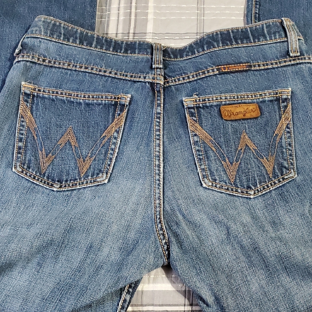 Wrangler Cowgirl Cut Jeans - Picture 1 of 9